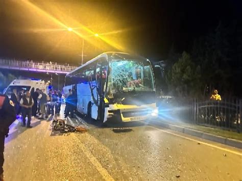 Ç­o­r­u­m­­d­a­ ­y­o­l­c­u­ ­o­t­o­b­ü­s­ü­ ­T­I­R­­a­ ­ç­a­r­p­t­ı­ ­-­ ­Y­a­ş­a­m­ ­H­a­b­e­r­l­e­r­i­